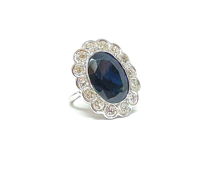 Image 2 of 850 Platinum - Ring - 6.00 ct Sapphire - Diamonds
