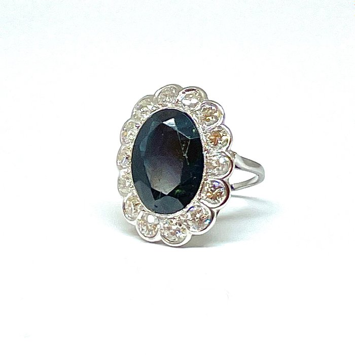 Preview of the first image of 850 Platinum - Ring - 6.00 ct Sapphire - Diamonds.