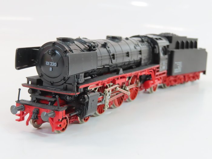 Fleischmann H0 - 1362 - Dampflokomotive mit Tender - BR01 - DB