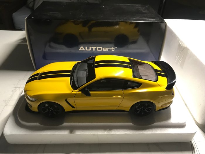 Preview of the first image of Autoart - 1:18 - Ford Shelby GT-350R.