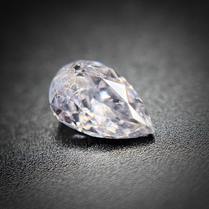 1 pcs 鑽石 - 0.18 ct - 梨形 - 淡彩灰藍色 - 未在證書上提及