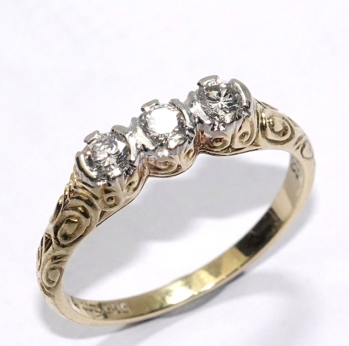 Preview of the first image of Handcrafted - 14 kt. Yellow gold - Ring - 0.33 ct Diamond.