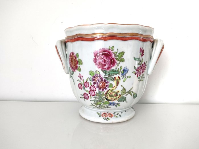 Preview of the first image of Bowl, cooler with hand-painted flowers, in the style of the Compagnie des Indes - Porcelain.