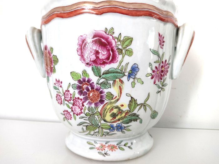 Image 2 of Bowl, cooler with hand-painted flowers, in the style of the Compagnie des Indes - Porcelain