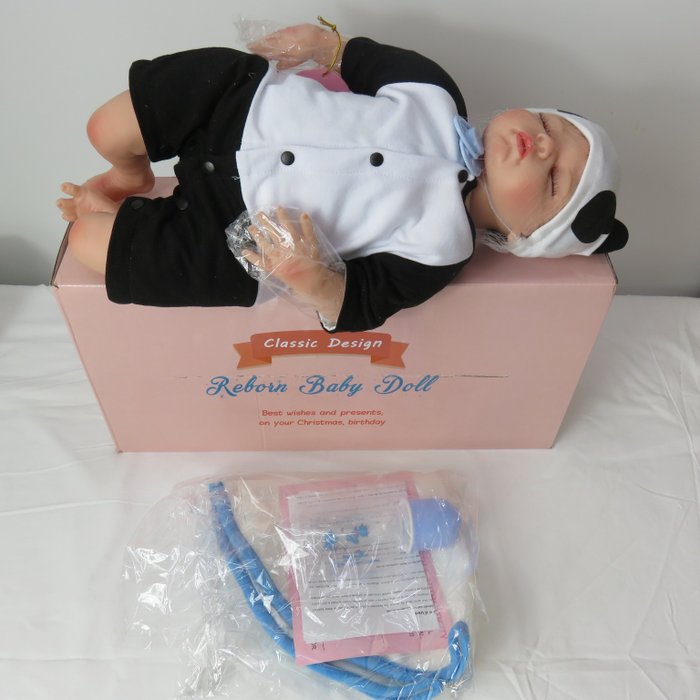 Preview of the first image of merk onbekend - Doll Reborn baby doll - 2000-present.