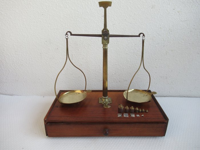 Image 2 of Antique brass pharmacist's balance with matching, complete set of weights - France - approx. 1900 -