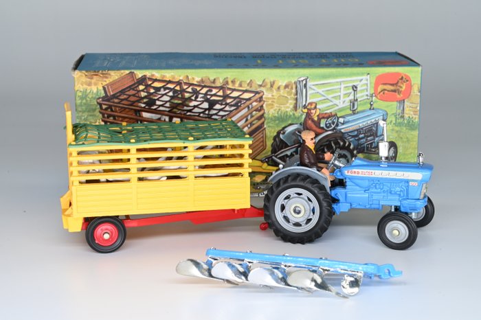 Corgi - 1:43 - Ford 5000 Super Major Tractor - With matching cattle wagon with cows and plow