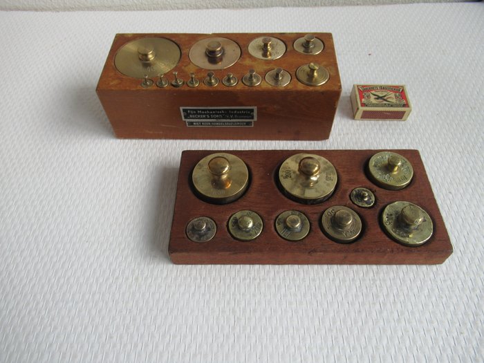 Preview of the first image of Complete sets: Block Laboratory weights - Netherlands and Trade weights - Austria. - Brass - First.