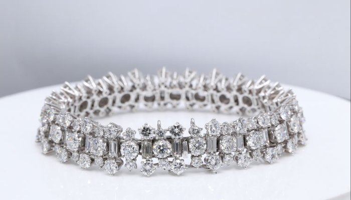 Preview of the first image of Platinum - Bracelet - 28.30 ct - Diamonds.