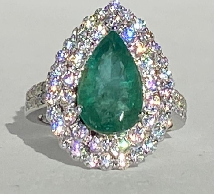 Preview of the first image of Lab Report GIA - 14 kt. White gold - Ring - 2.86 ct Emerald - Diamonds.