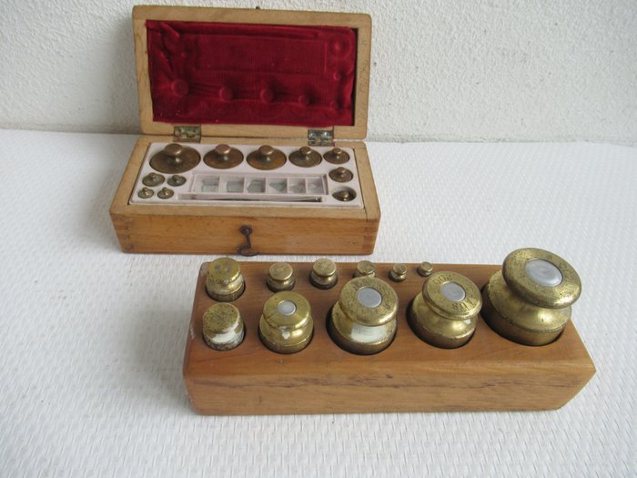Image 2 of Box Pharmacy Weights and Block Commercial Weights - Germany - - Brass - First half 20th century