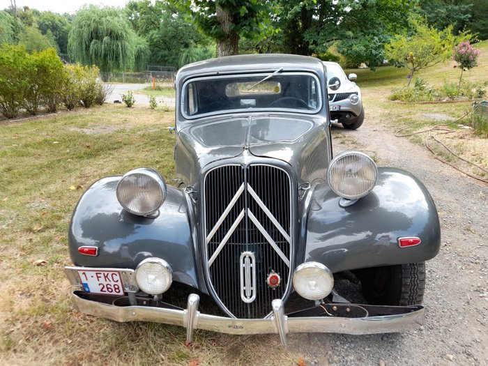 Preview of the first image of Citroën - traction malle plate 11B - 1952.