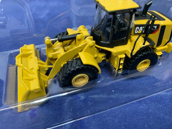 Image 3 of Tonkin, Norscot 1:87 - Model cars - 2 Diecast earthmoving machines