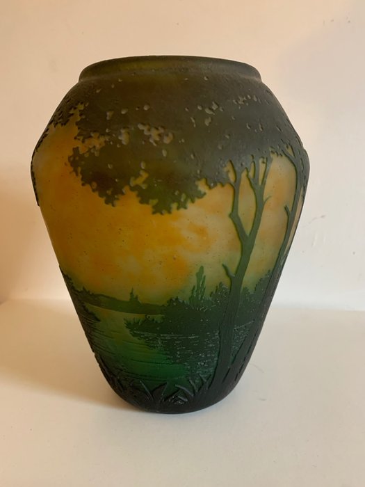 Preview of the first image of Daum Nancy - Vase.