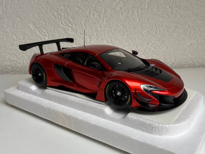 Preview of the first image of Autoart - 1:18 - McLaren 650S GT3 (2017) - 81642.