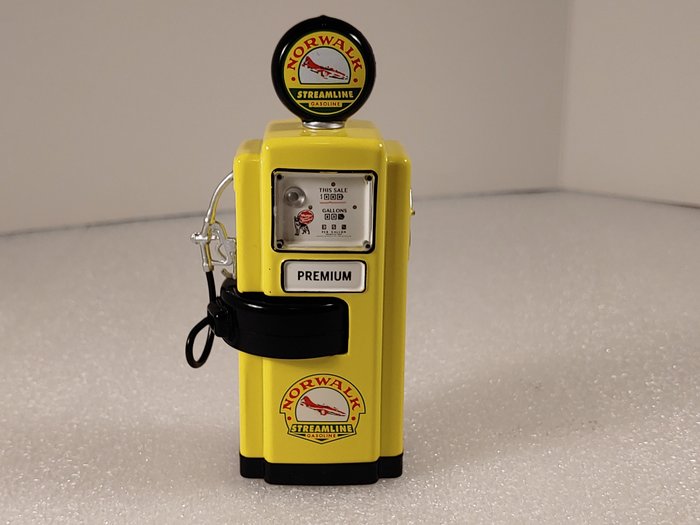 Preview of the first image of Greenlight - 1:18 - 1948 Wayne 100-A Gas Pump * Norwalk Gasoline*.