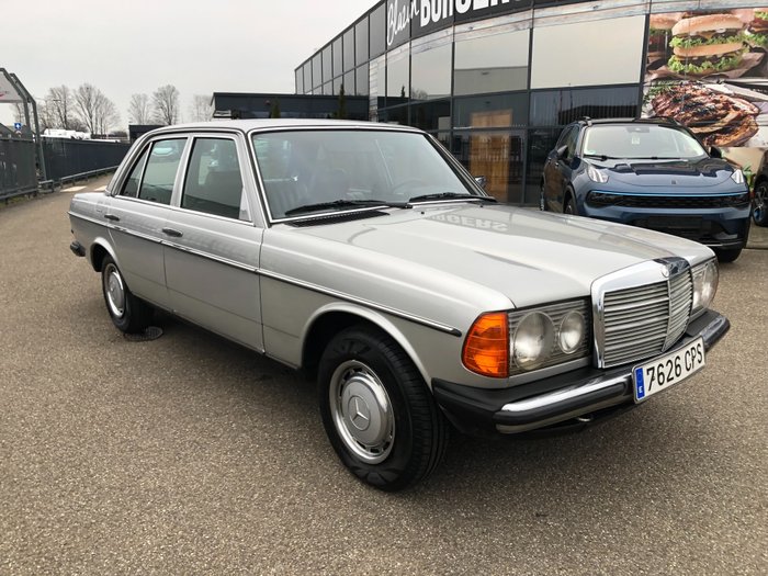 Image 3 of Mercedes-Benz - 300 D - 1980