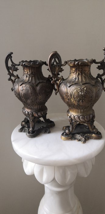 Image 2 of Vase - Iron (cast) - First half 20th century