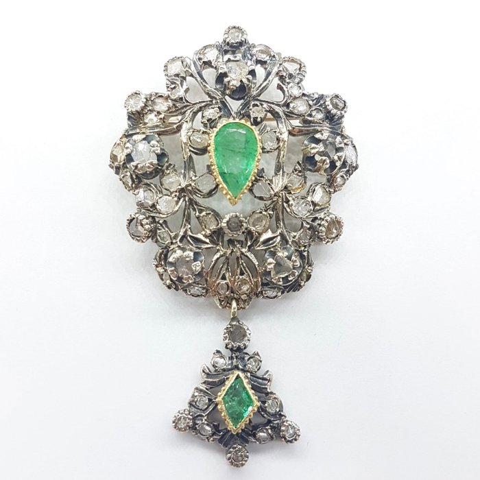 Preview of the first image of Argento 925, Oro 12 ct e Oro Zecchino 24 ct Silver, Yellow gold - Brooch - 2.05 ct Emerald.