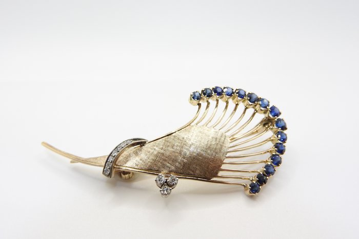 Preview of the first image of Bicolour, Gold, White gold, Yellow gold - Brooch - 2.63 ct Sapphire - Diamonds.