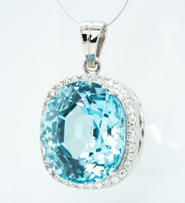 Image 3 of **No Reserve** - 18 kt. White gold - Pendant - 45.08 ct - Blue Aquamarine & VS Diamonds