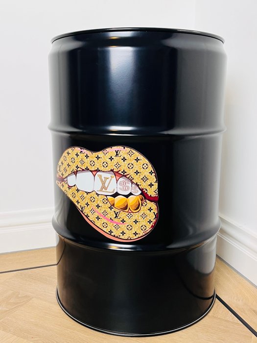 Image 3 of Miss Bee XXI - LV Gold Lips Barrel