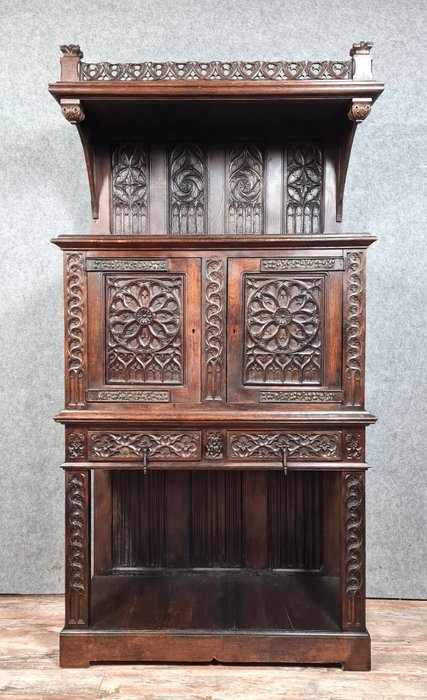 Preview of the first image of Renaissance-Gothic style dresser cabinet in solid walnut with brown patina - Walnut - Second half 1.