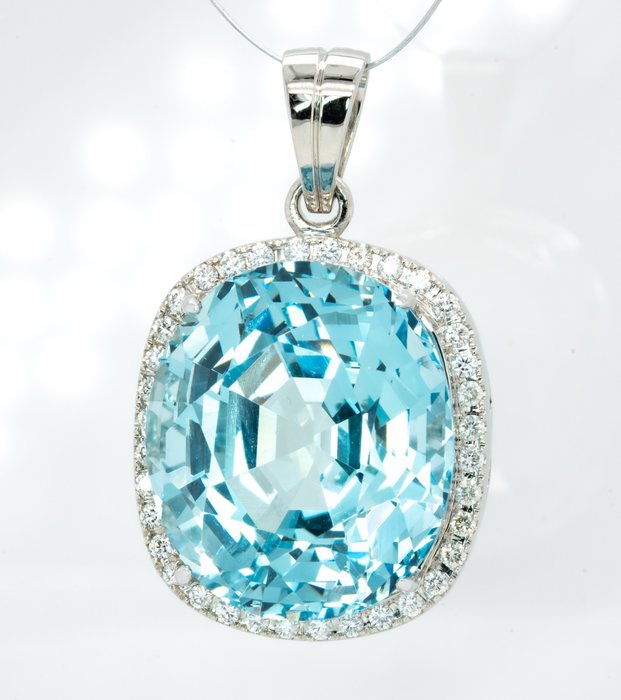 Image 2 of **No Reserve** - 18 kt. White gold - Pendant - 45.08 ct - Blue Aquamarine & VS Diamonds