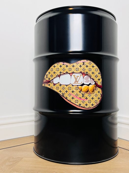 Preview of the first image of Miss Bee XXI - LV Gold Lips Barrel.