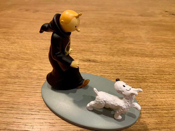 Preview of the first image of Tintin - Figurine Moulinsart 42290 - Tintin en toge - Version colorisée - (2022).