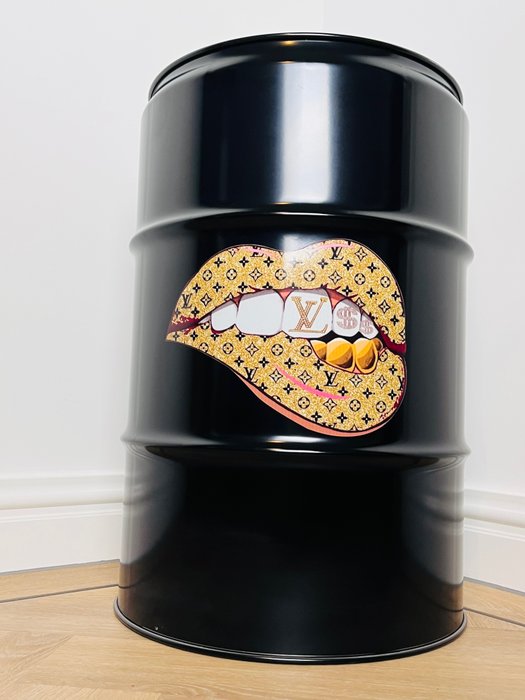 Image 2 of Miss Bee XXI - LV Gold Lips Barrel