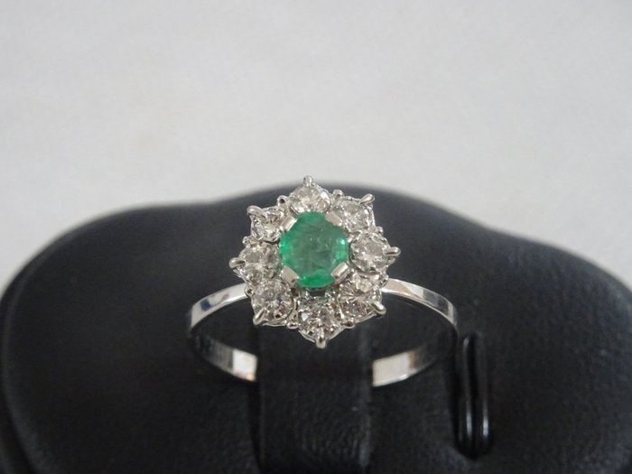 Preview of the first image of 18 kt. White gold - Ring Emerald - Diamonds.