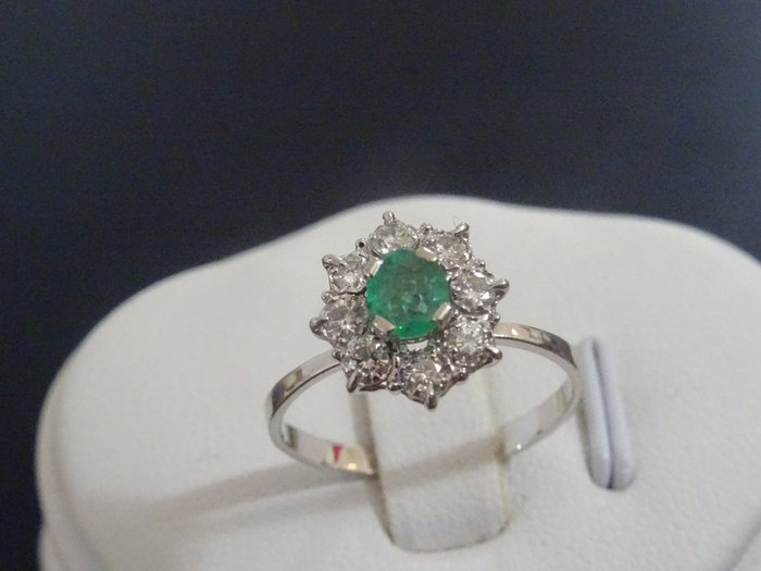 Image 2 of 18 kt. White gold - Ring Emerald - Diamonds