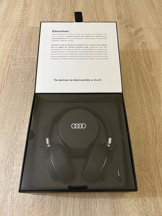 Preview of the first image of Accessory - Auriculares audi - Audi - After 2000.