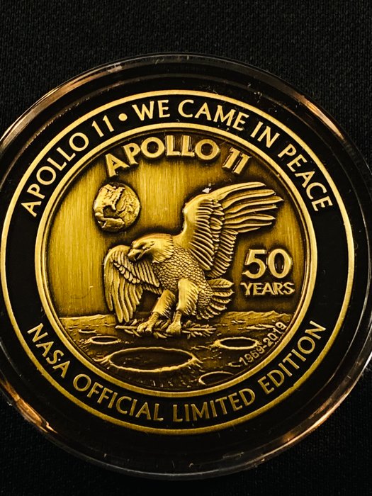 USA - Apollo 11 - 50 Anniversary Medallion - Blended with Flown Metal that went to the Moon - Commemorative token