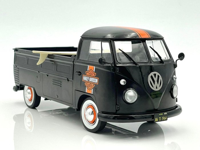 Image 2 of Solido - 1:18 - Volkswagen T1 Pick-Up 1950 - Black Custom - Harley Davidson