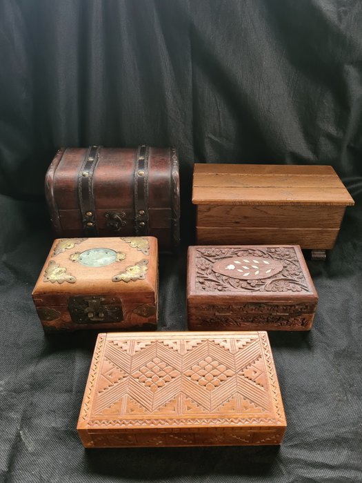 Portagioie (5) - Scatole portaoggetti diversi tipi di legno - Catawiki