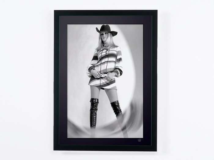 Brigitte Bardot Circa 1960 - Fine Art Photography - Luxury Wooden Framed 70X50 cm - Limited Edition Nr 02 of 30 - Serial ID 80007 - Original Certificate (COA), Hologram Logo Editor and QR Code - 100% NEW ITEMS
