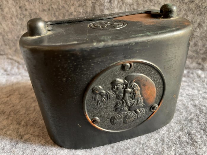 Ornement antique OKIMONO, boîte d'épargne fabriquée au Japon - métal -  Japon - XIXème - XXème siècle - Catawiki
