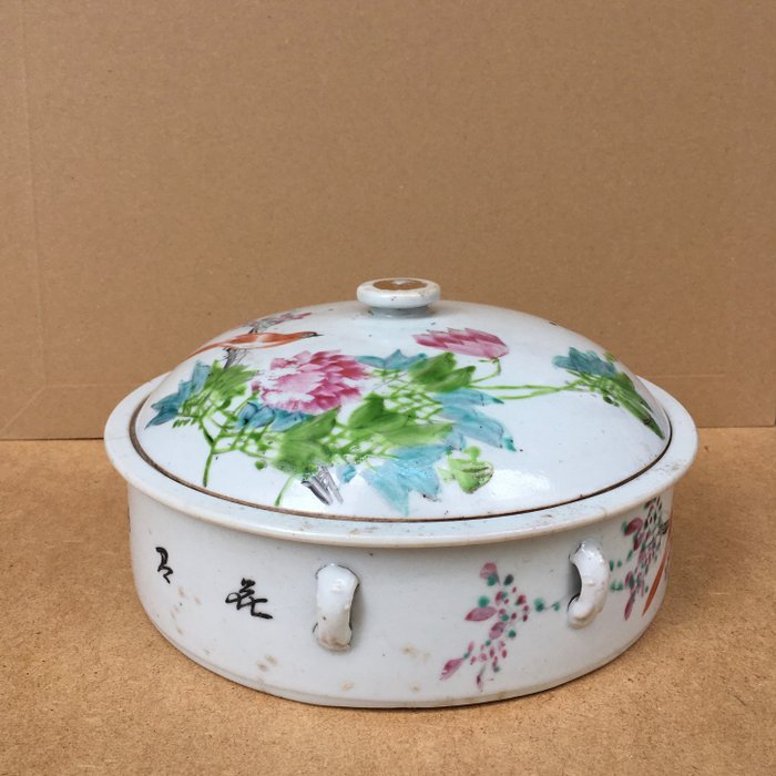 有盖的汤盘 (1) - 浅洚彩 - 瓷 - 花 - Vers 1900 - 中国 - Late 19th century