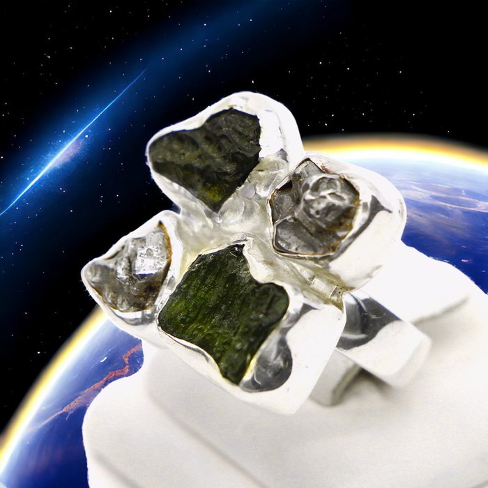 Anel de meteorito - campo celeste e moldavita - Altura: 27.5 mm - Largura: 25.5 mm - 15 g