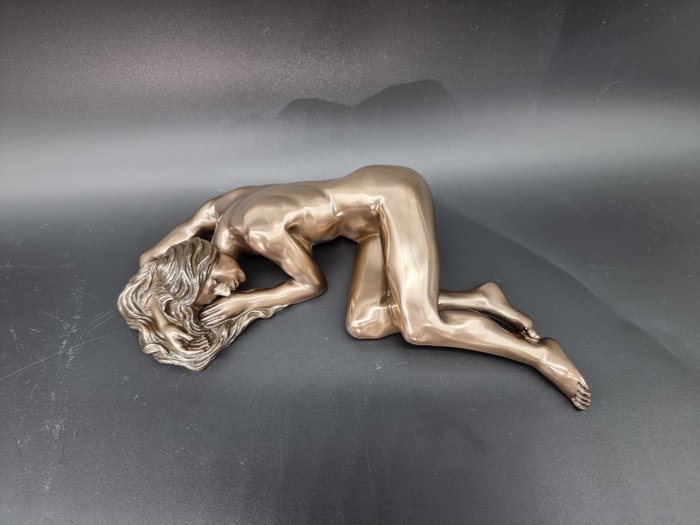 Figur - Reclining Lady - 20,5 cm - Resin/ Polyester