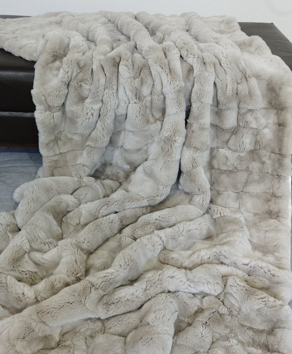 Artisan Furrier - Rex Chinchilla Couverture, Élément décoratif, Manteau de fourrure - Fabriqué en : Grèce