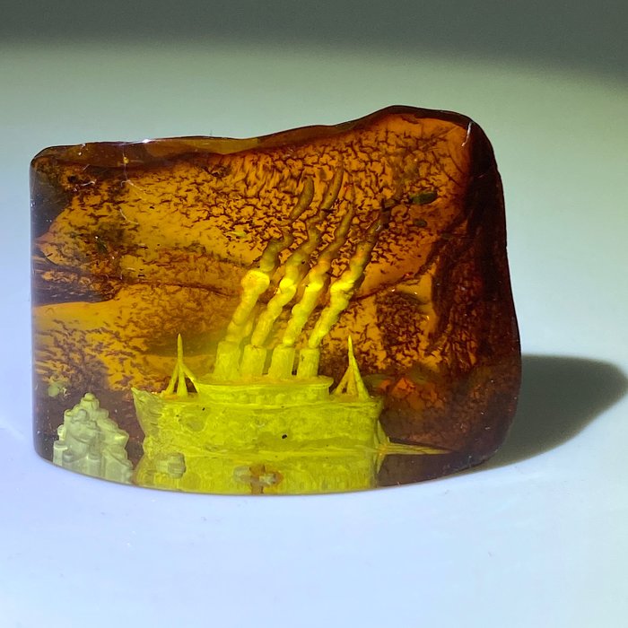 Bursztyn - B - Succinite - Baltic amber carving - 30 mm - 22 mm