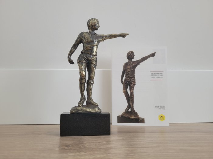 Ajax, Barcelona, Niederlande. Voetbal. Johan Cruyff. Bronze Statue. 1628/2500 + Cruyff-Fotografie 