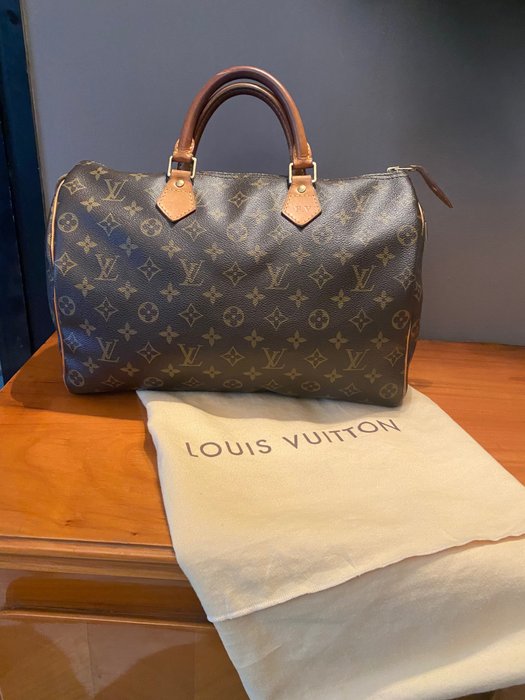 Sold at Auction: LOUIS VUITTON Handbag SPEEDY 35.