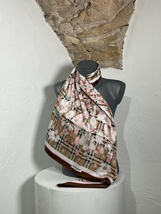 Burberry - 90/90 cm Tartan Fleurie - 圍巾