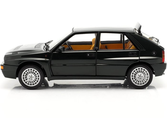Kyosho 1:18 – 1 – Model hatchback – Lancia Delta HF Integrale – Diecast model with 6 openings