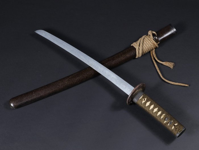 Montage d'épée - Bois, Métal - Japon - Koshirae (Tsuba de Choshu Zumi Yuken 長州住友賢) avec boîte en bois