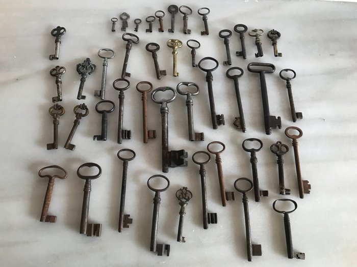 llaves antiguas (43) - hierro - Siglo 18-20 - Catawiki